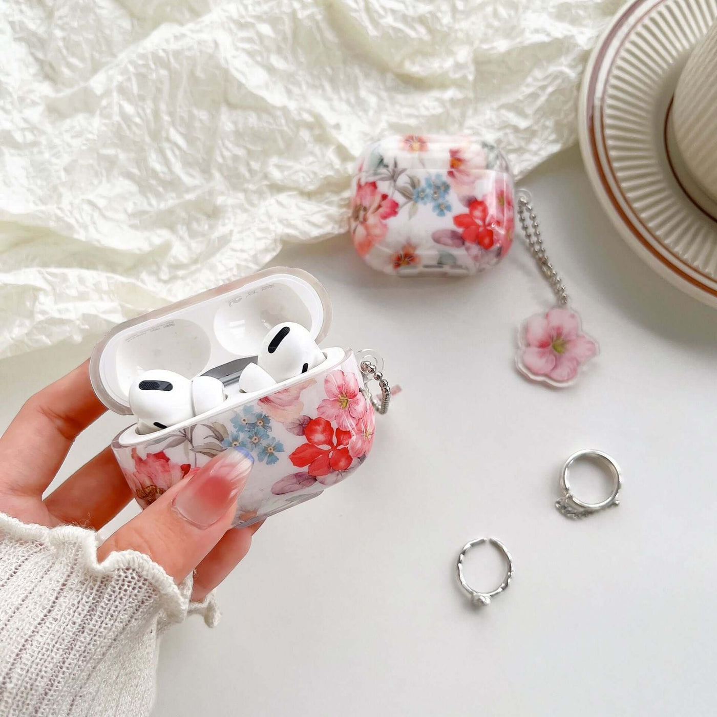 Bluetooth Earbuds Protective Case with Simple Watercolor Flower Design